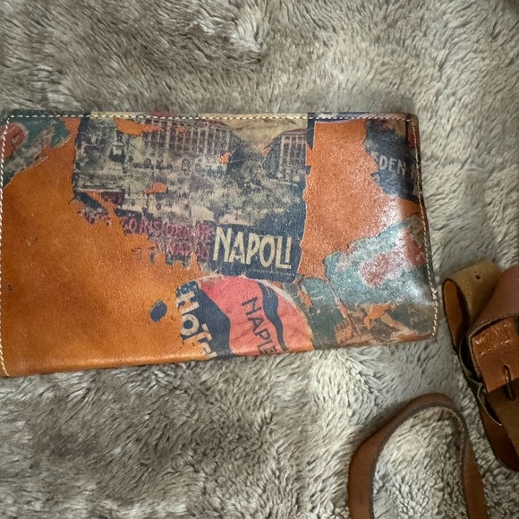 Patricia Nash | Leather Shoulder Bag with Leather wallet - Picture 6 of 12